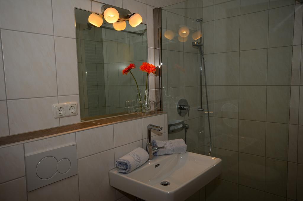 Hotel Haus Bergfrieden Lermoos Esterno foto